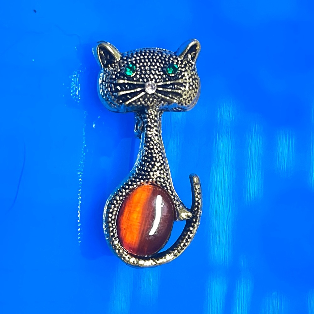 Cat Brooch, NIP, vintage style with Red Gemstone on golden base, display case - Picture 6 of 6